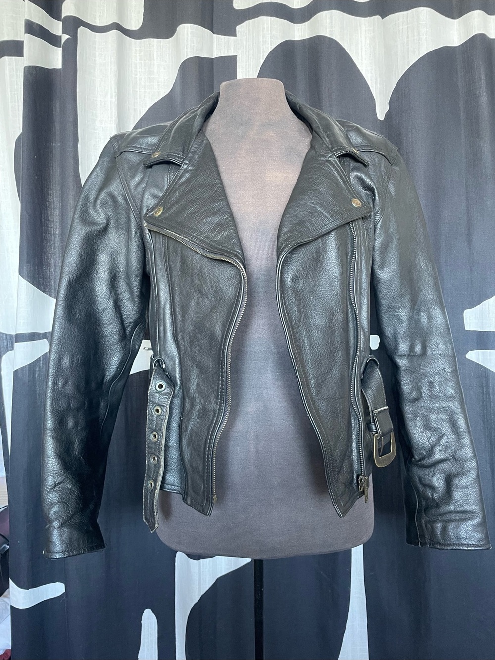 Classic 80s Black Vintage Leather Biker Jacket - Women - medium